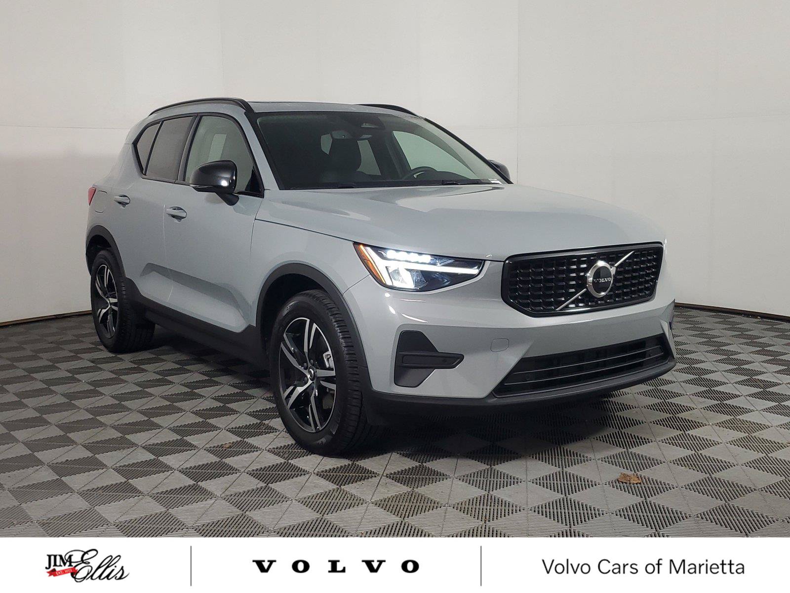 Used 2026 Volvo XC40 B5 Core AWD/4WD image 1