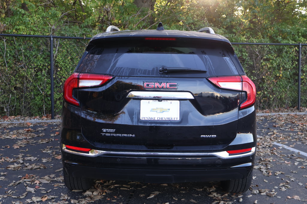 Used 2024 GMC Terrain Denali w/ Black Diamond Edition AWD/4WD image 8