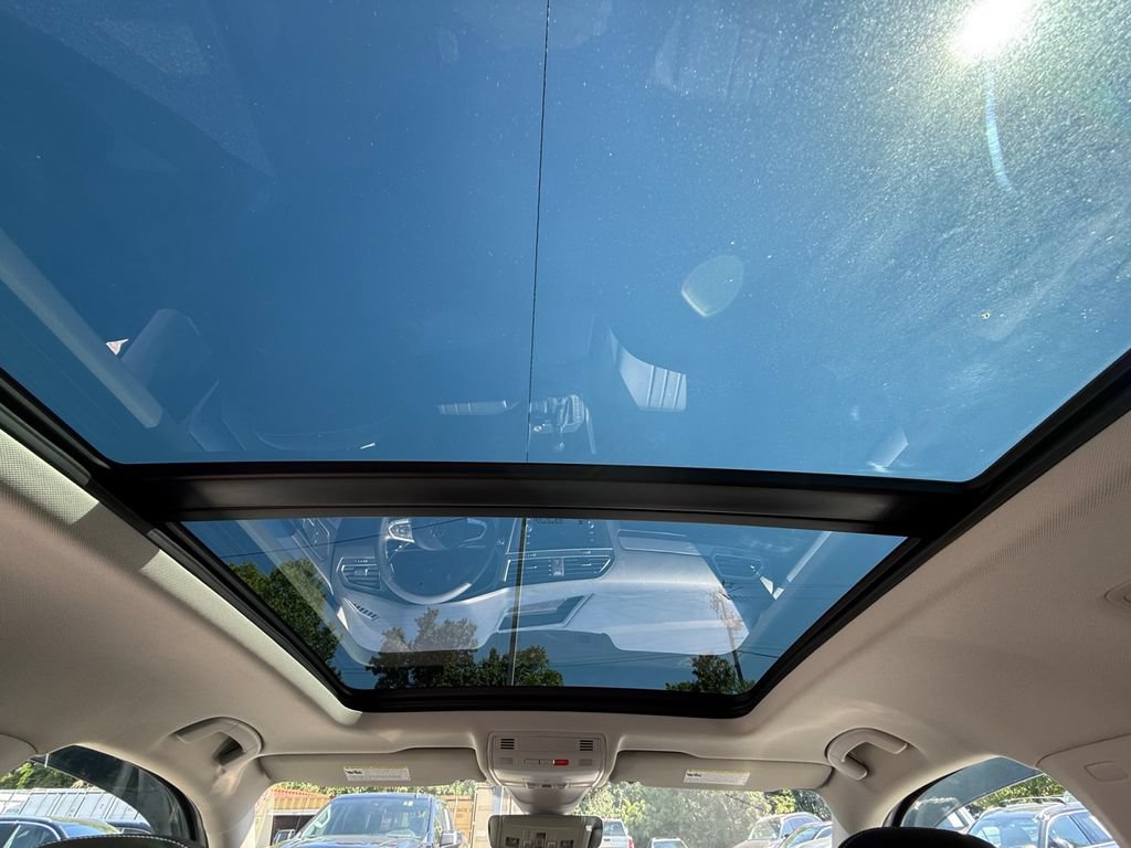 Used 2022 Volkswagen Tiguan SE w/ Panoramic Sunroof Package AWD/4WD image 20