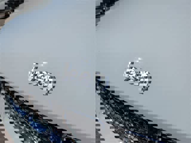 New 2025 Jeep Grand Cherokee Limited image 12