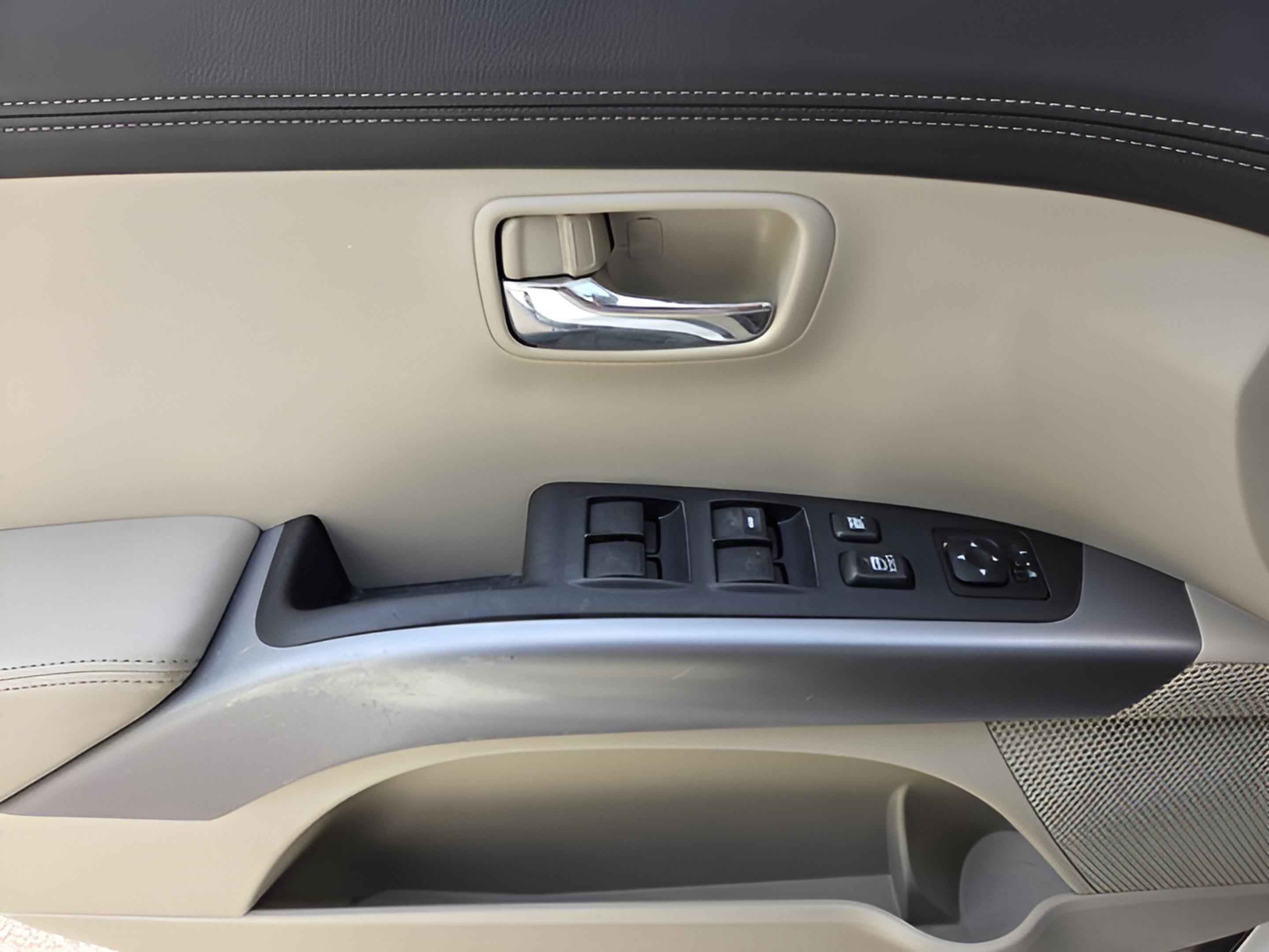 Used 2010 Mitsubishi Outlander XLS image 24