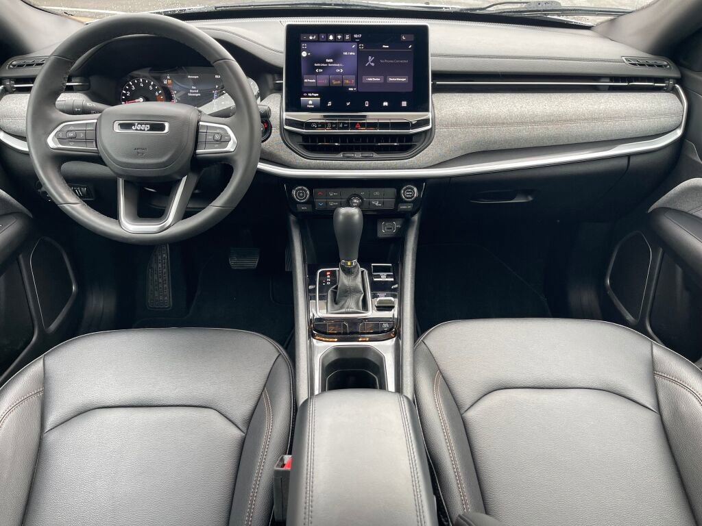 Used 2024 Jeep Compass Latitude image 27