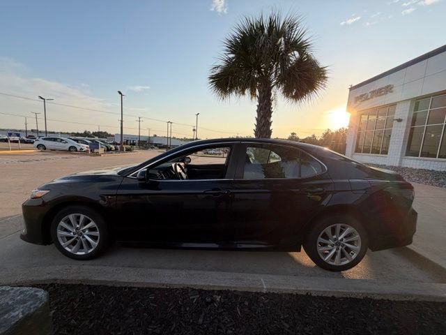 Used 2024 Toyota Camry LE FWD image 5