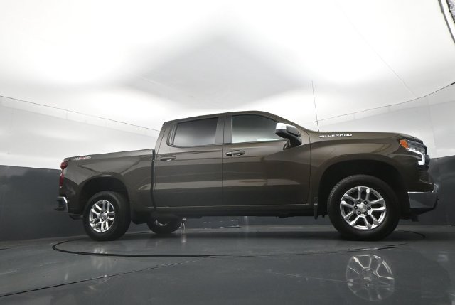 Used 2023 Chevrolet Silverado 1500 LT AWD/4WD image 34