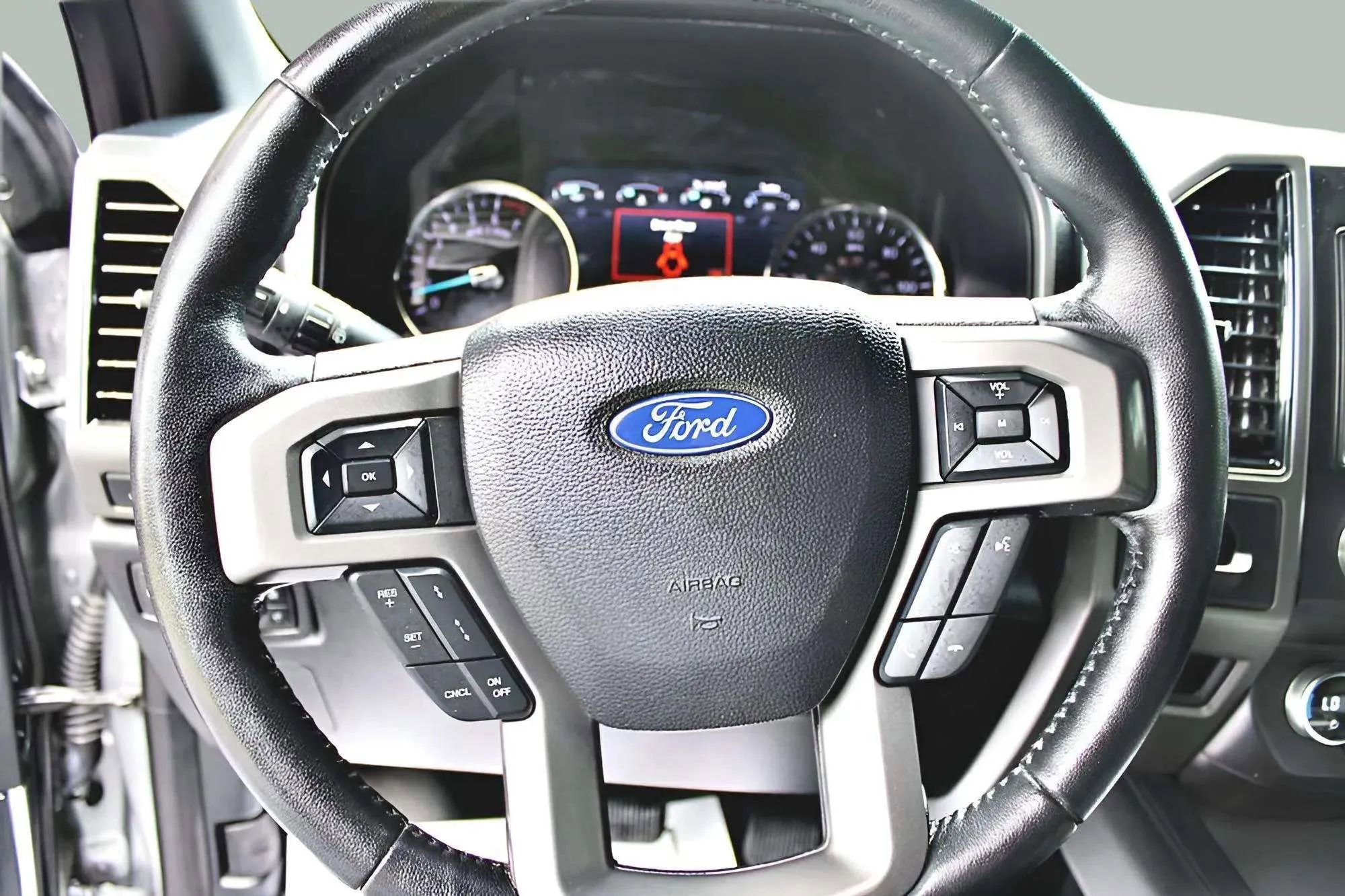 Used 2021 Ford Expedition XLT image 10