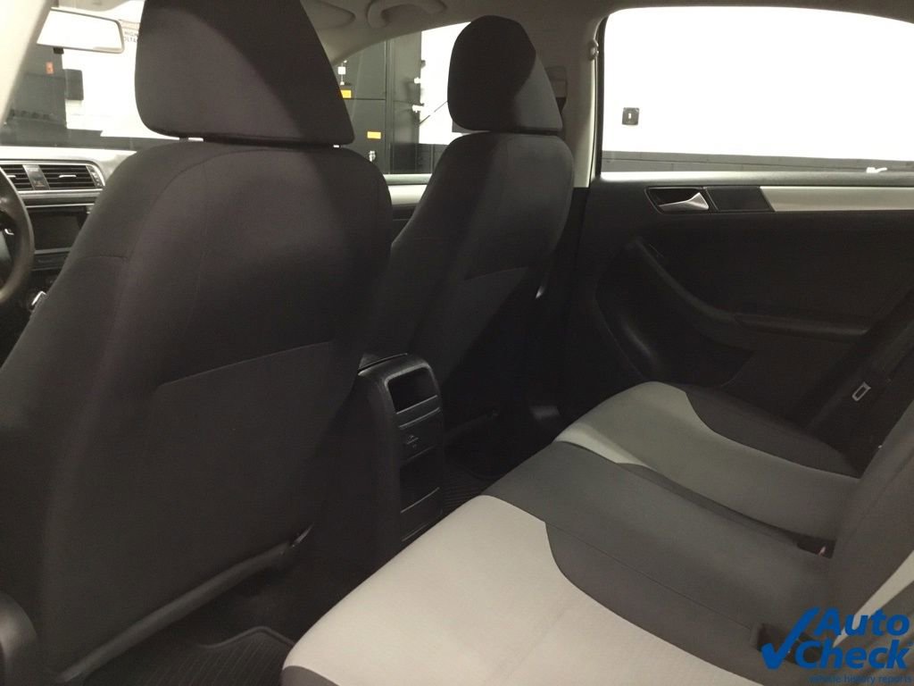 Used 2017 Volkswagen Jetta S w/ Jetta S Cold Weather Package image 28