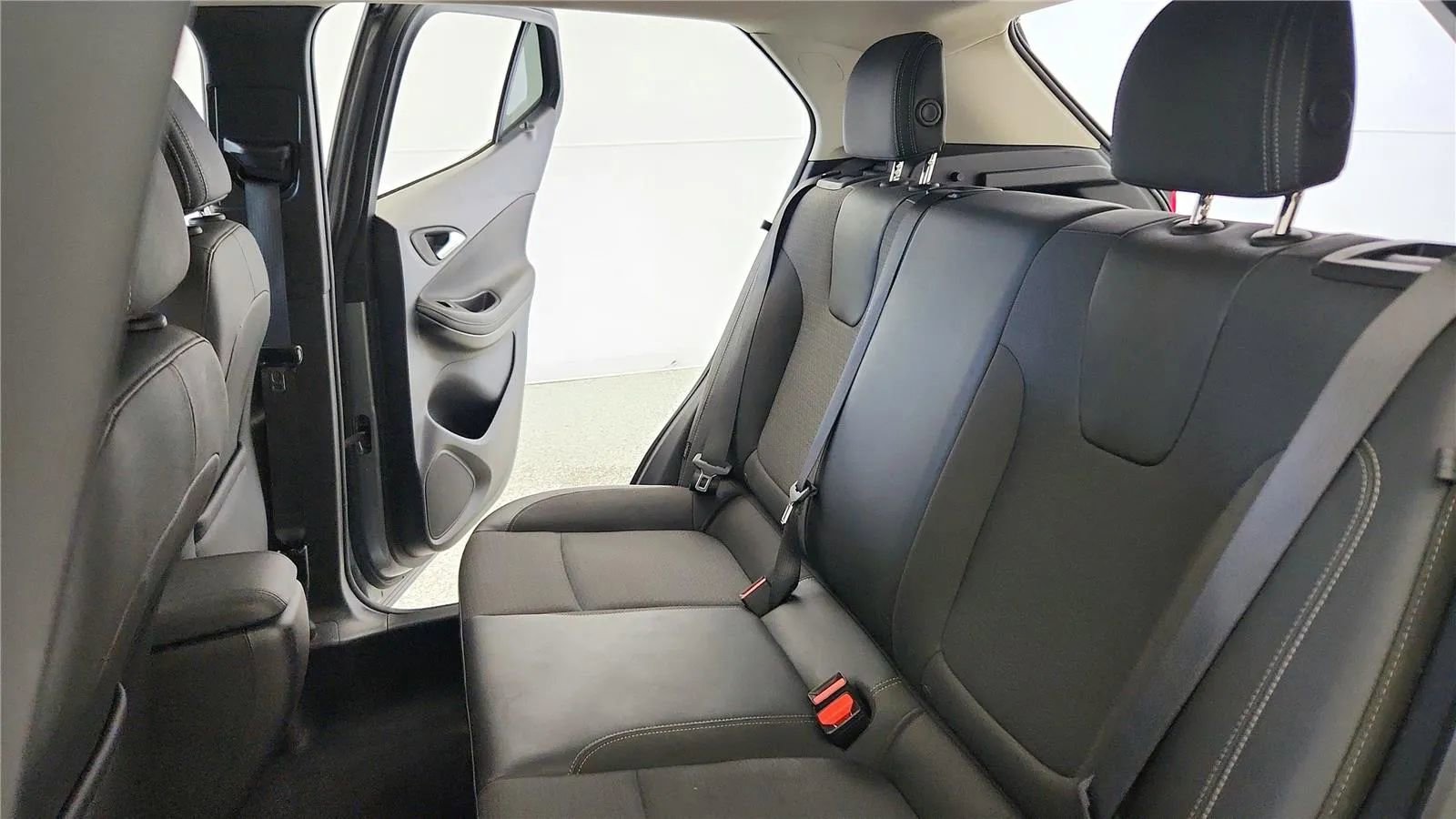 Used 2025 Buick Encore GX Preferred FWD image 30