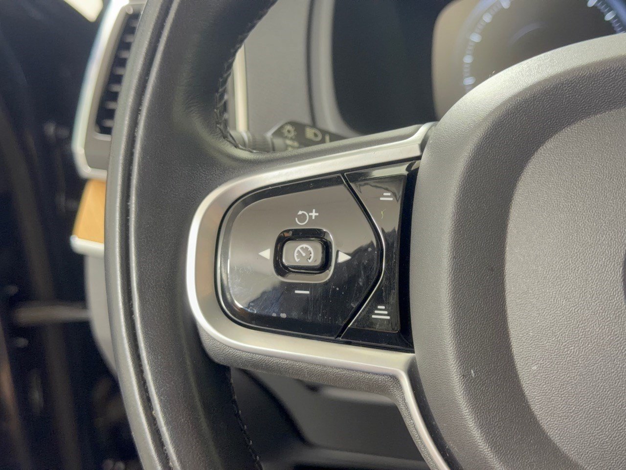 Used 2022 Volvo XC90 T6 Momentum w/ Advanced Package AWD/4WD image 18