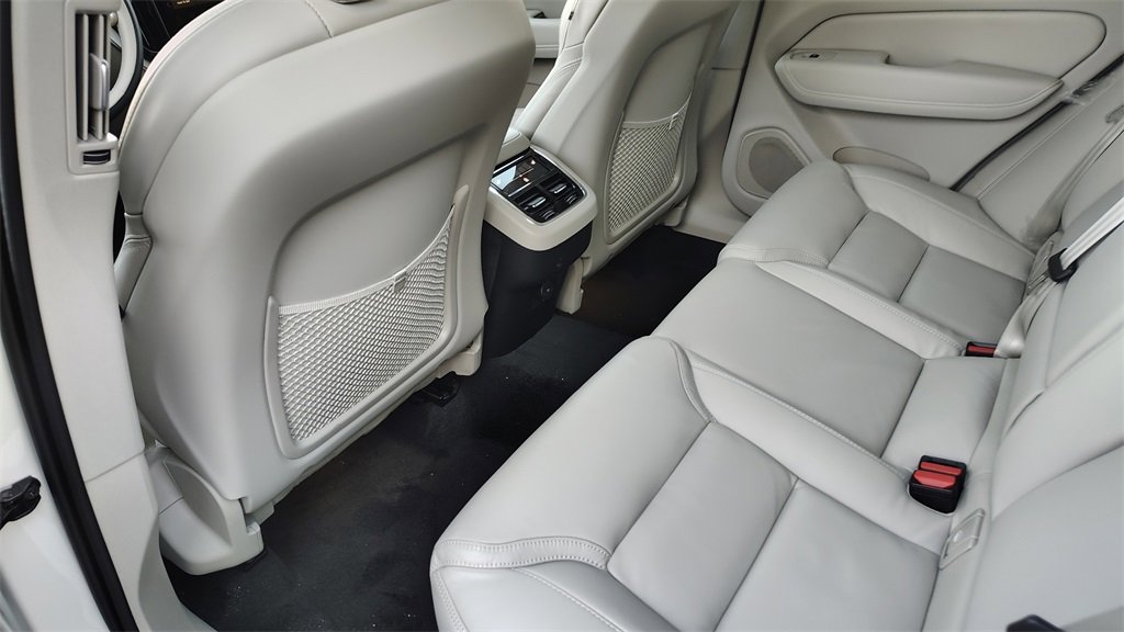 New 2026 Volvo XC60 B5 Ultra w/ Climate Package image 29