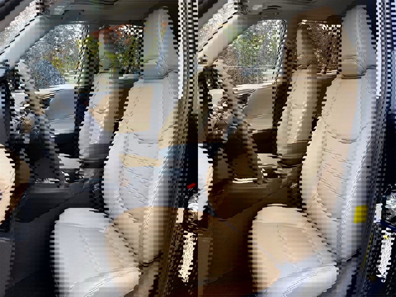 Used 2023 Toyota RAV4 XLE Premium image 24