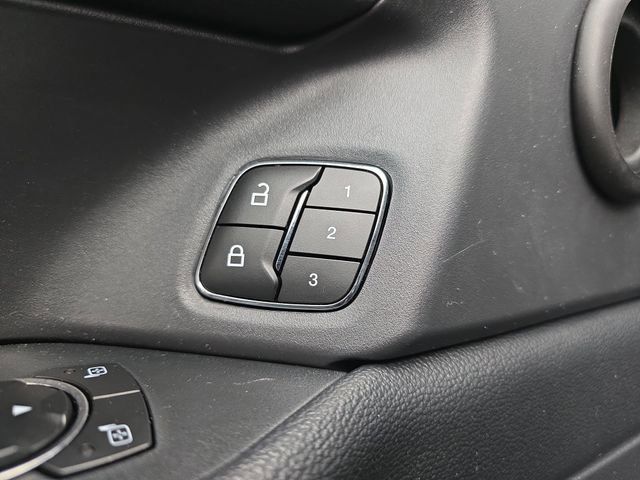 Used 2024 Ford Expedition XLT image 26