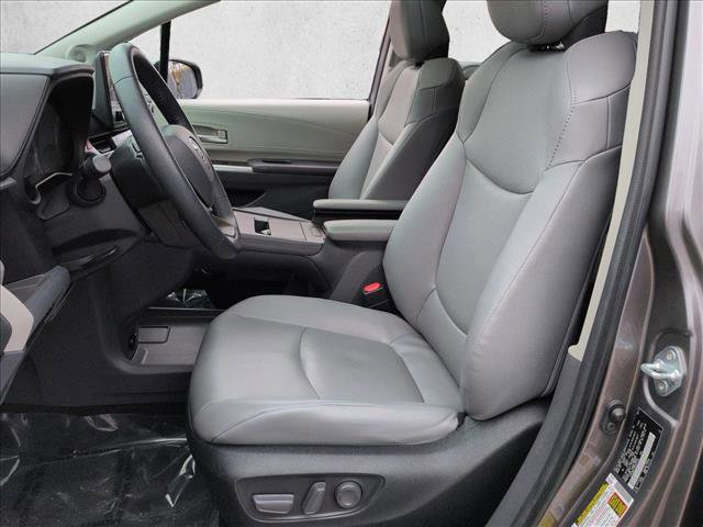 Used 2022 Toyota Sienna XLE w/ XLE Plus Package image 17