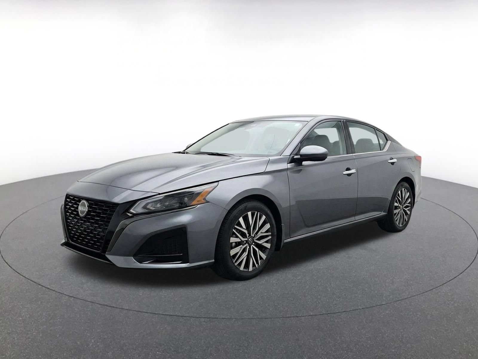 Used 2025 Nissan Altima 2.5 SV FWD image 3