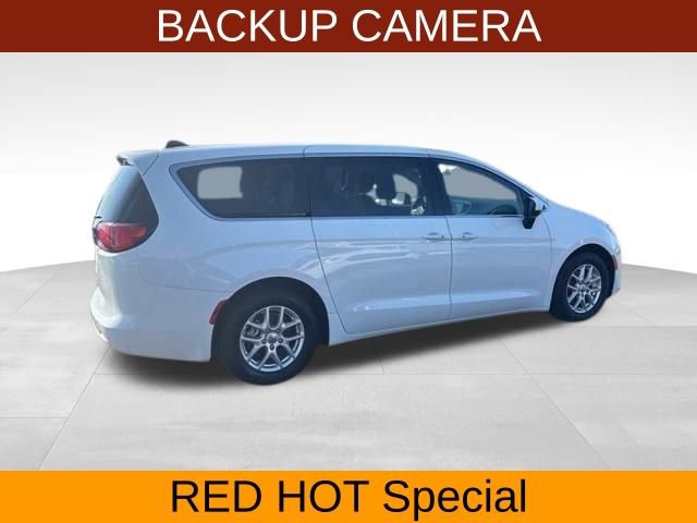 Used 2023 Chrysler Voyager LX FWD image 8