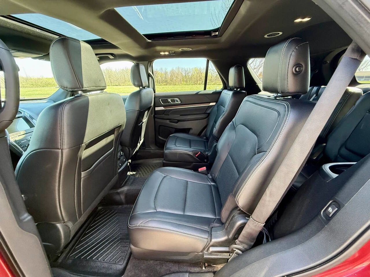 Used 2018 Ford Explorer Limited w/ Equipment Group 301A AWD/4WD image 14