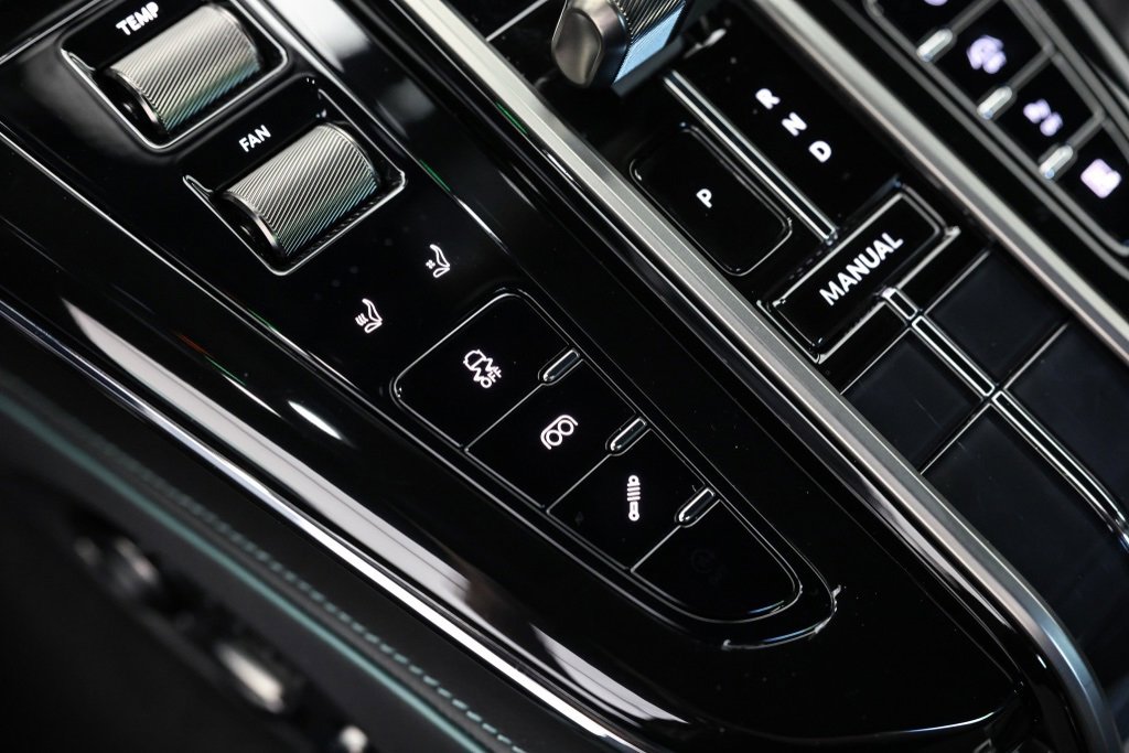 New 2025 Aston Martin V8 Vantage Coupe image 31