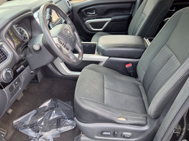 Used 2018 Nissan Titan SV w/ SV Convenience Package AWD/4WD image 11