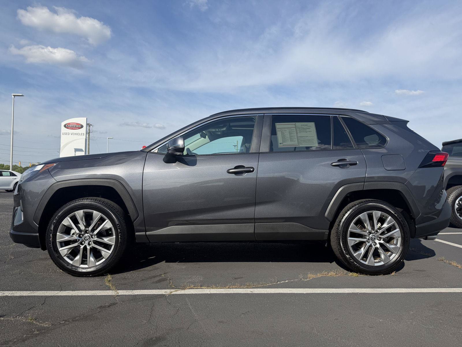 Used 2023 Toyota RAV4 XLE Premium FWD image 4
