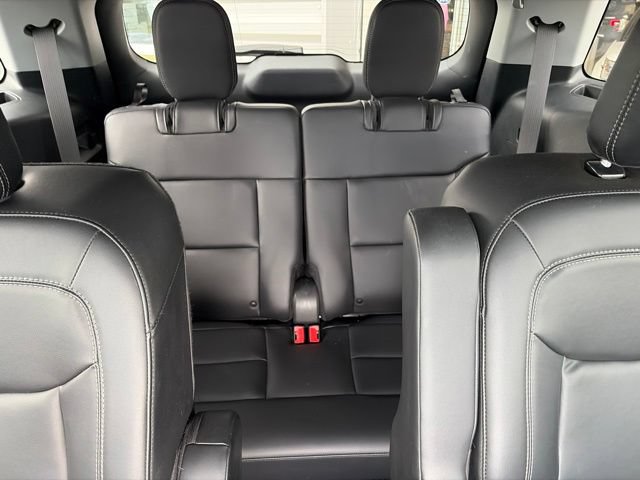 Used 2024 Ford Explorer XLT w/ Equipment Group 202A AWD/4WD image 23