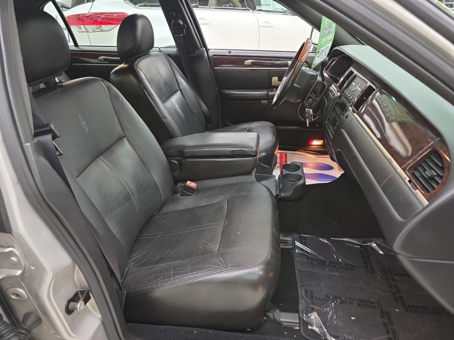 Used 2008 Lincoln Town Car Signature Limited RWD image 8