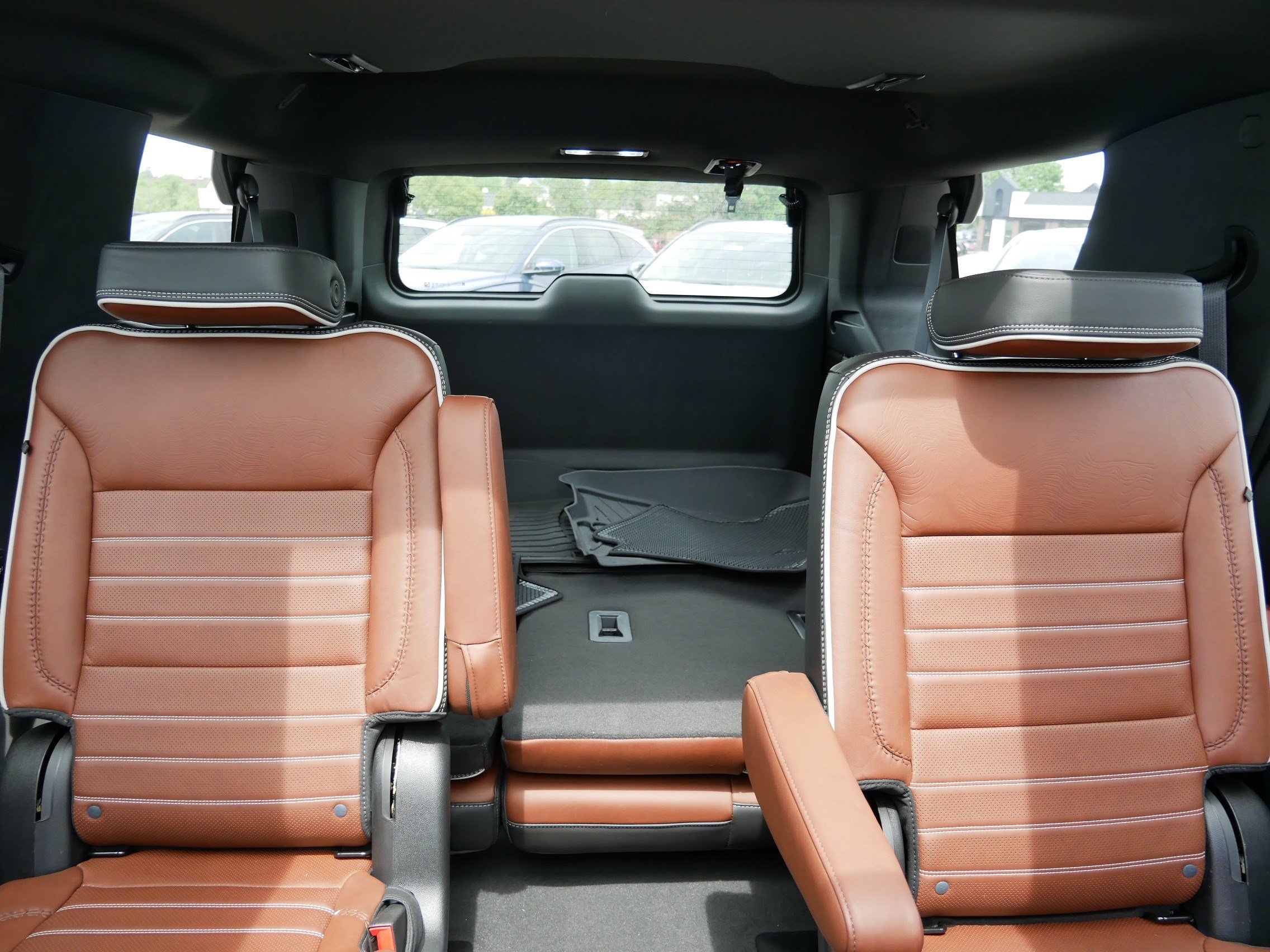 Used 2024 GMC Yukon Denali Ultimate AWD/4WD image 13