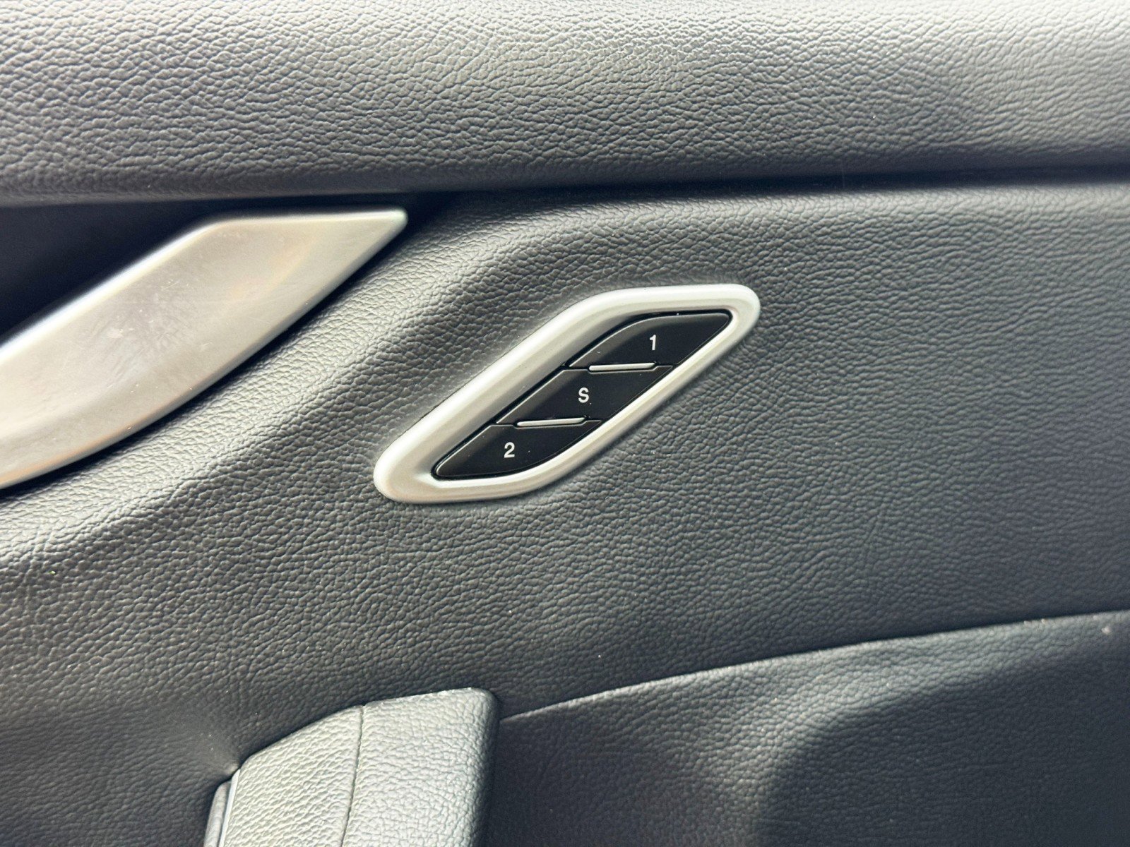 Used 2019 Maserati Levante image 17