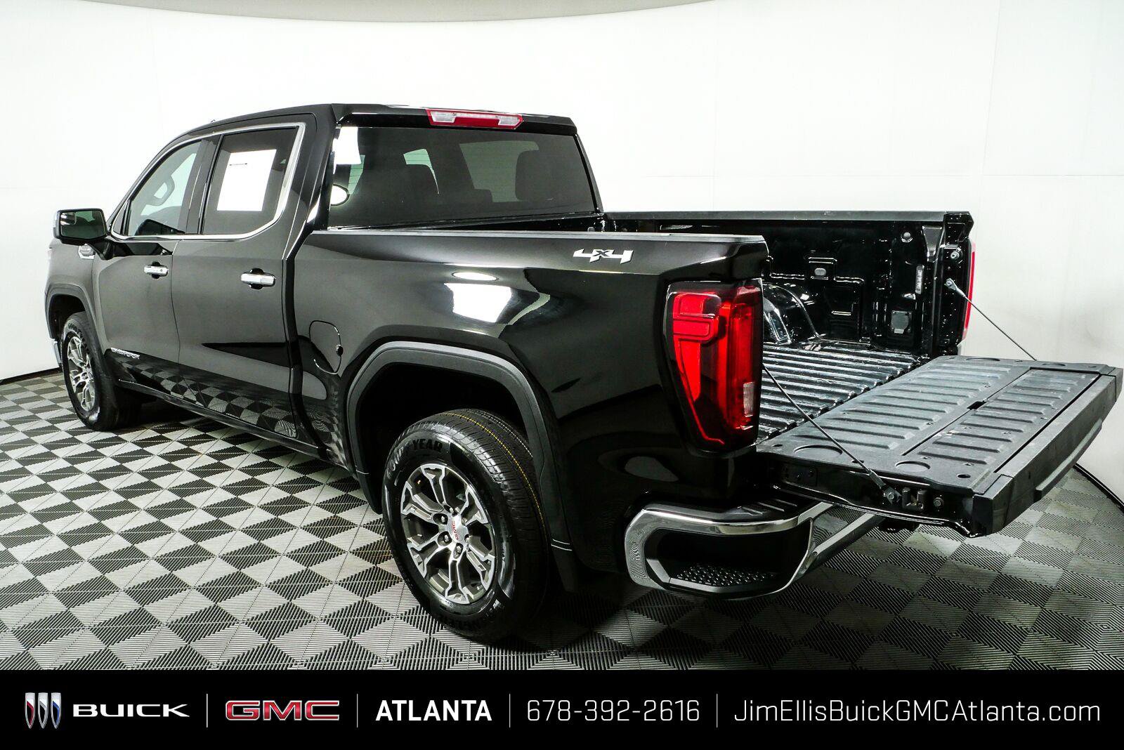 Used 2026 GMC Sierra 1500 SLT AWD/4WD image 30