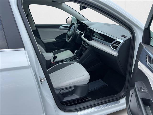 New 2025 Volkswagen Taos SE image 18
