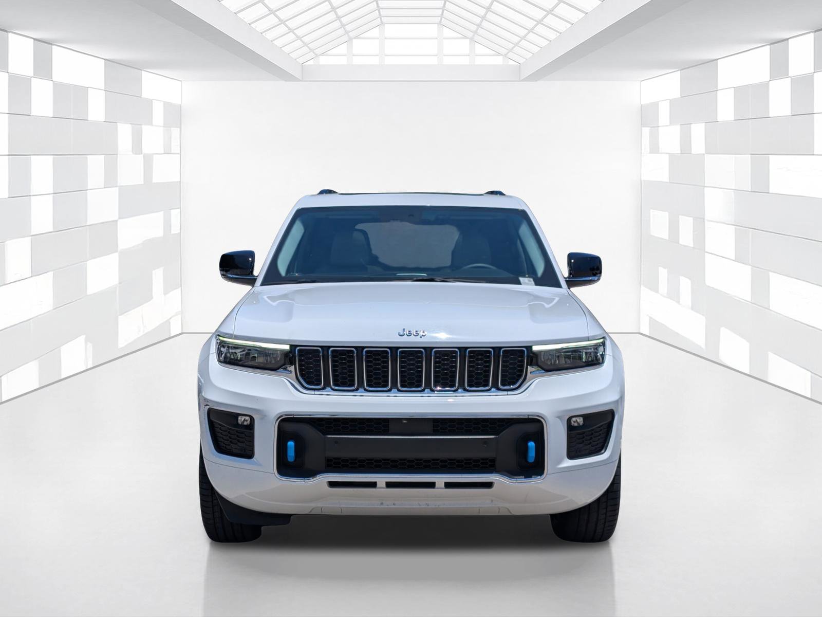 Used 2022 Jeep Grand Cherokee Overland AWD/4WD image 2