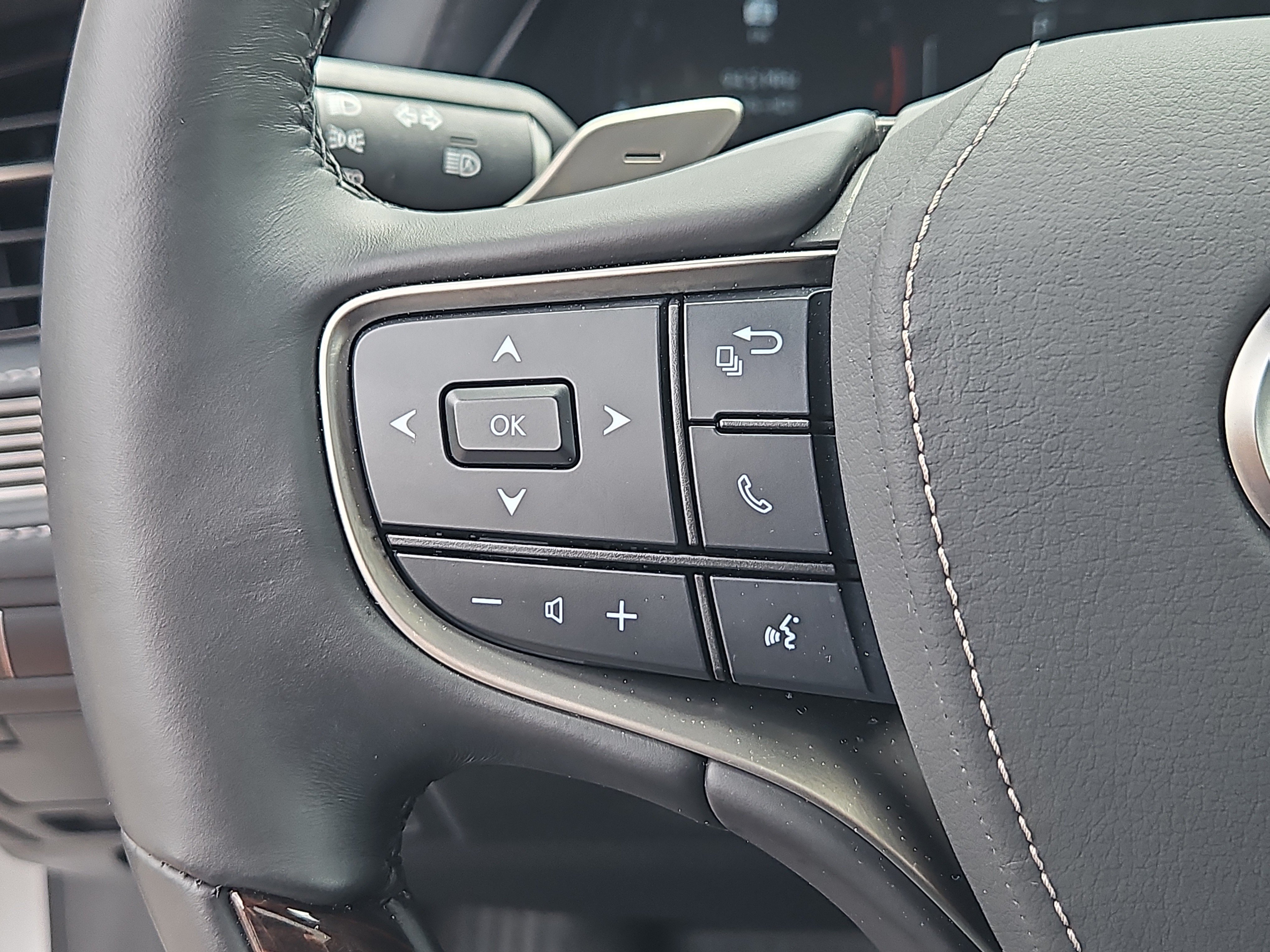 Used 2024 Lexus LS 500 AWD w/ Interior Upgrade Package image 19