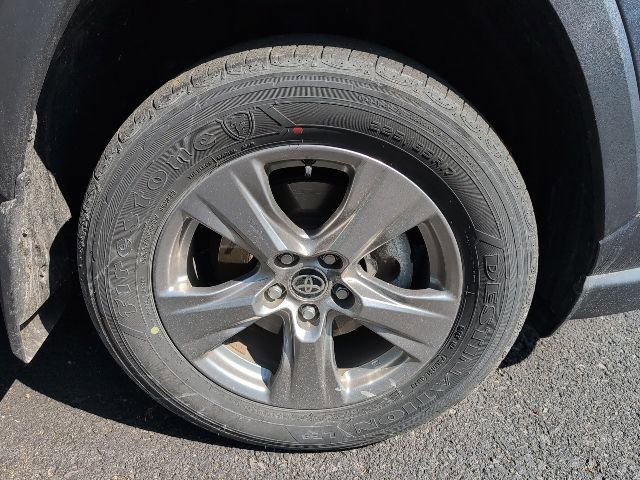 Used 2023 Toyota RAV4 LE AWD/4WD image 5