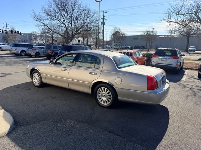 Used 2003 Lincoln Town Car Signature image 6