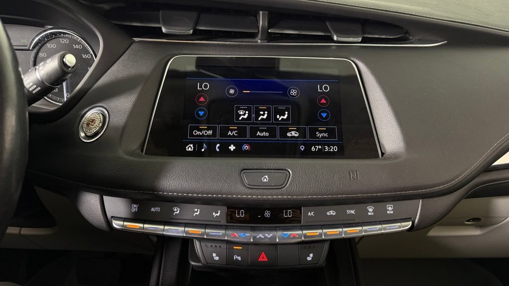 Used 2019 Cadillac XT4 Luxury w/ Cold Weather Package FWD image 21
