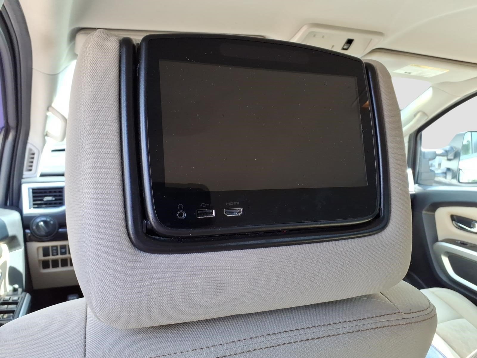 Used 2019 Nissan Titan SV w/ SV Convenience Package AWD/4WD image 15