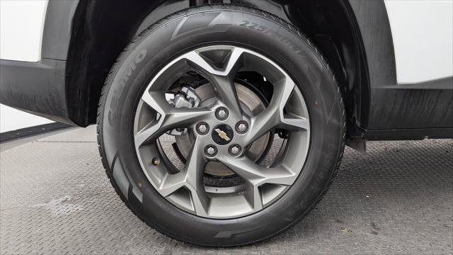 Used 2025 Chevrolet Trax LT w/ LT Convenience Package FWD image 30