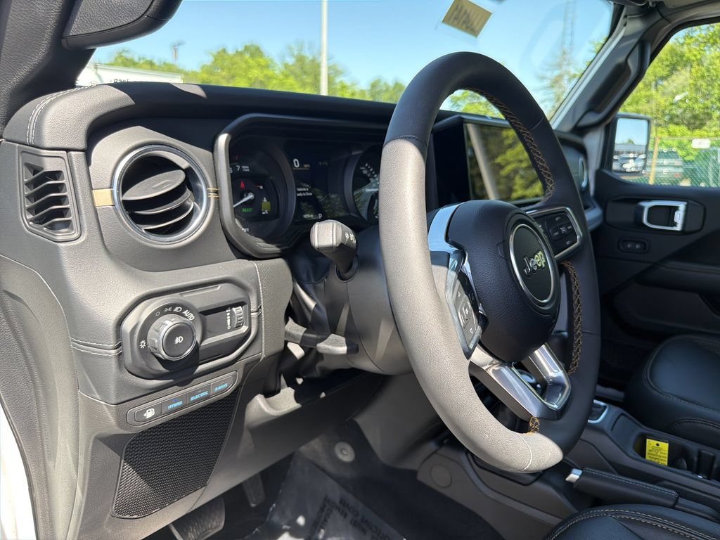 Used 2024 Jeep Wrangler Unlimited Sahara w/ Technology Group AWD/4WD image 21