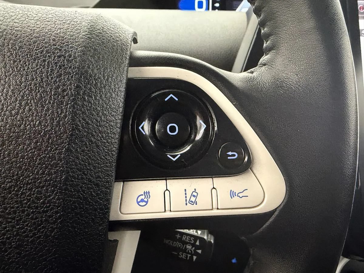 Used 2017 Toyota Prius Prime Advanced FWD image 11