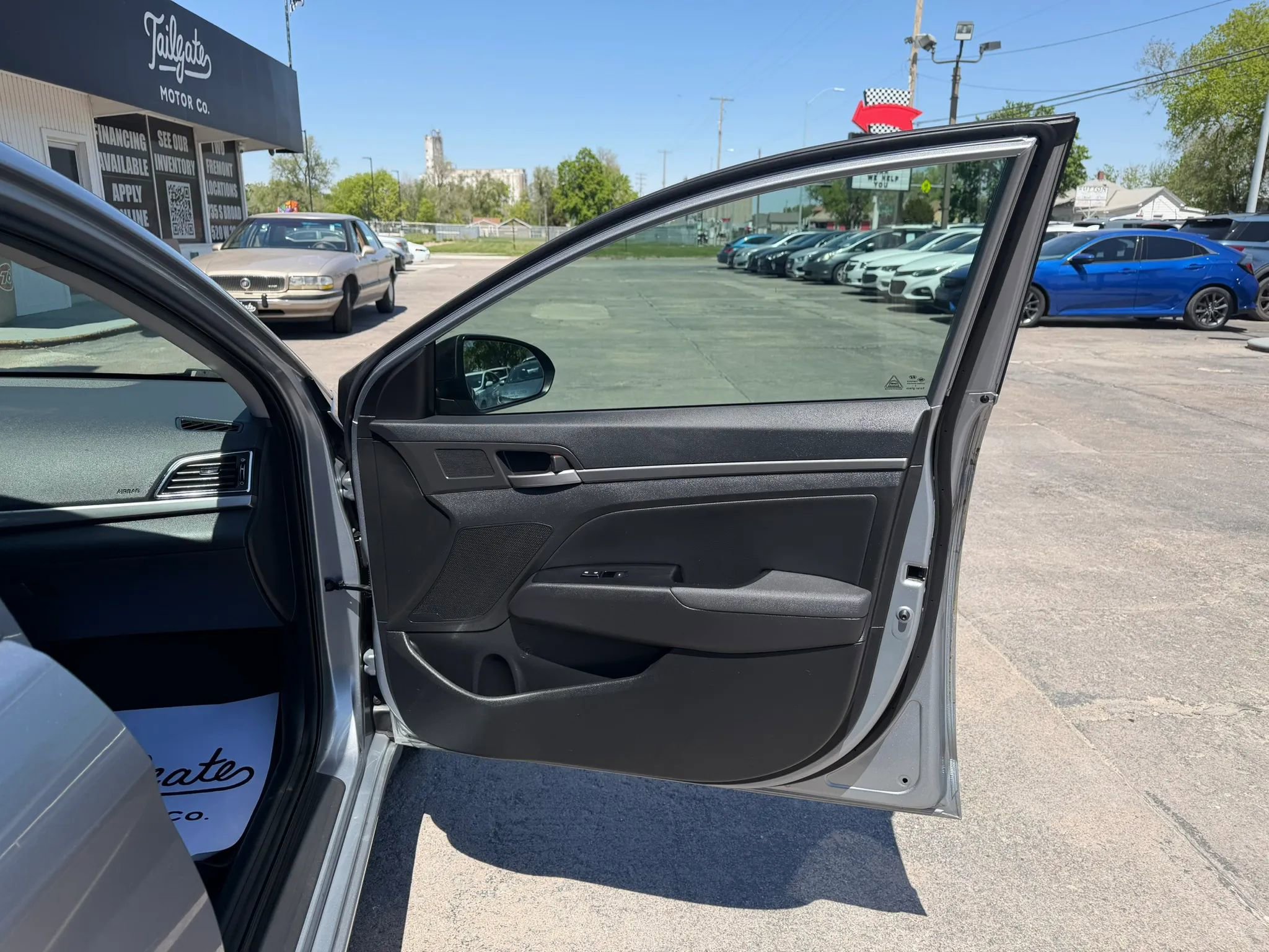 Used 2017 Hyundai Elantra Limited FWD image 13
