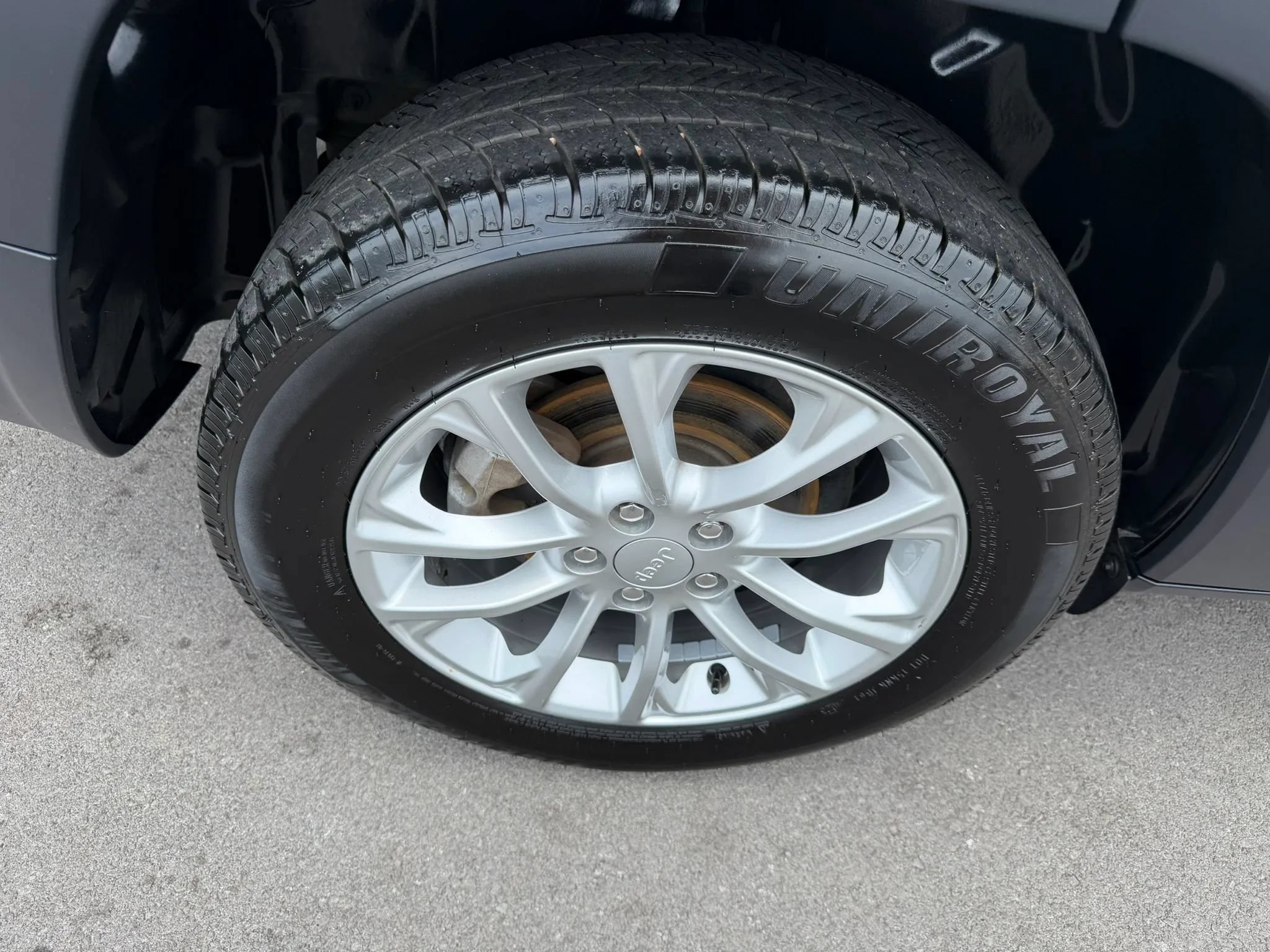Used 2019 Jeep Cherokee Latitude w/ Popular Appearance Group FWD image 15