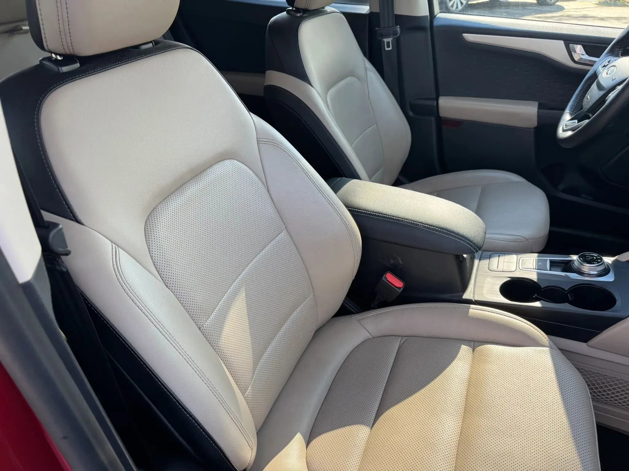 Used 2020 Ford Escape SEL image 26