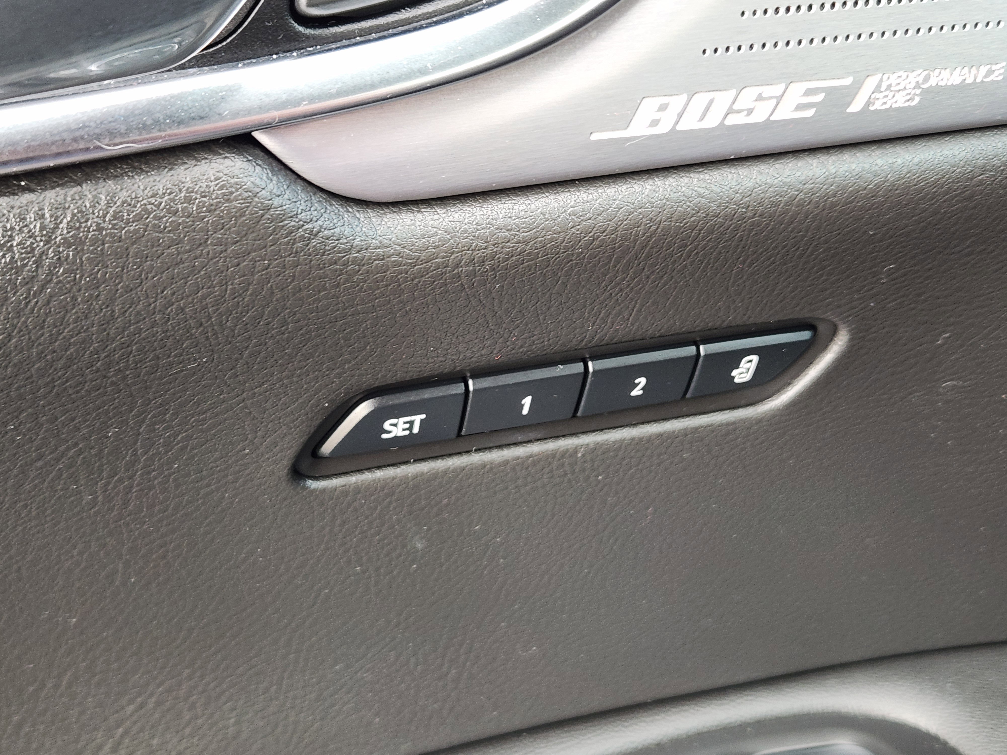 Used 2023 Cadillac XT6 Premium Luxury w/ Technology Package image 31