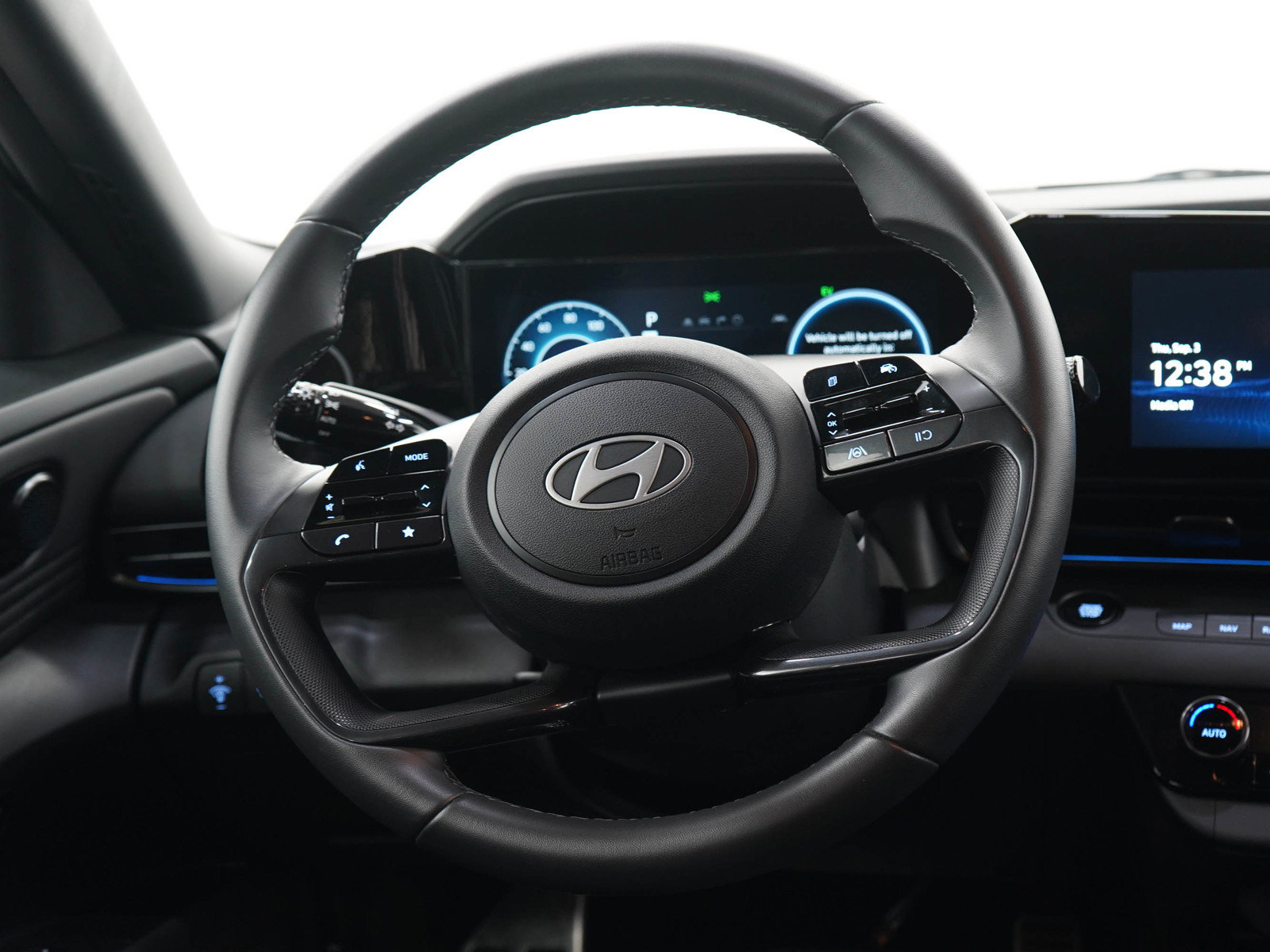 Used 2026 Hyundai Elantra SEL FWD image 15