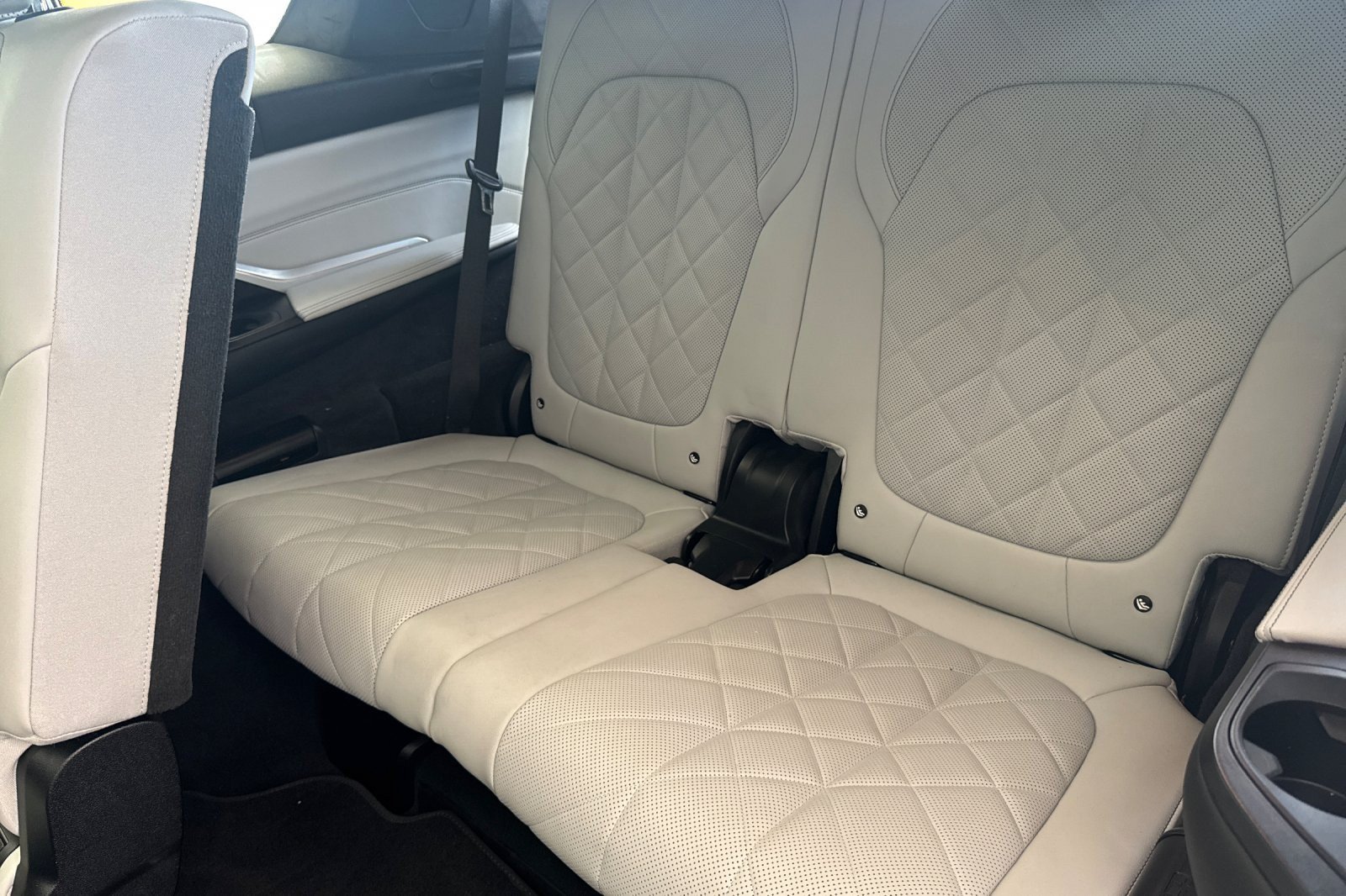 Used 2023 BMW X7 xDrive40i w/ M Sport Package AWD/4WD image 14