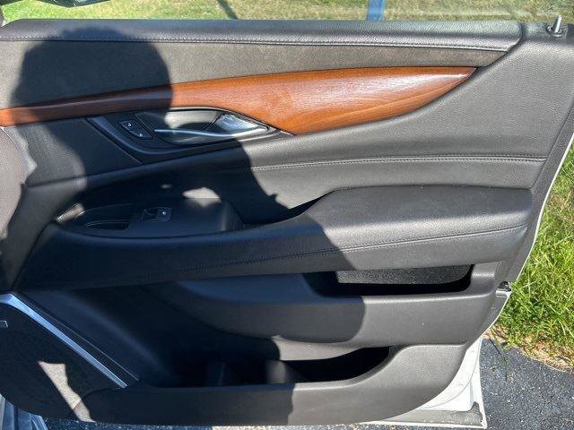 Used 2020 Cadillac Escalade ESV Luxury image 16