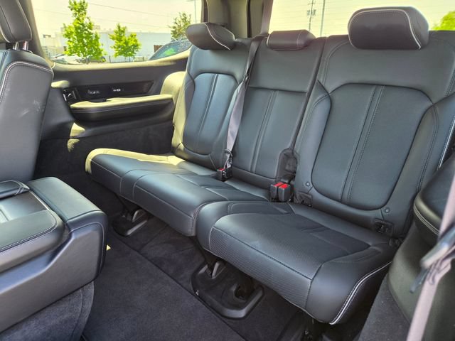Certified 2022 Jeep Grand Wagoneer Series II AWD/4WD image 12