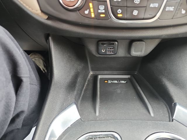 Used 2023 Chevrolet Traverse LT w/ LT Premium Package image 29