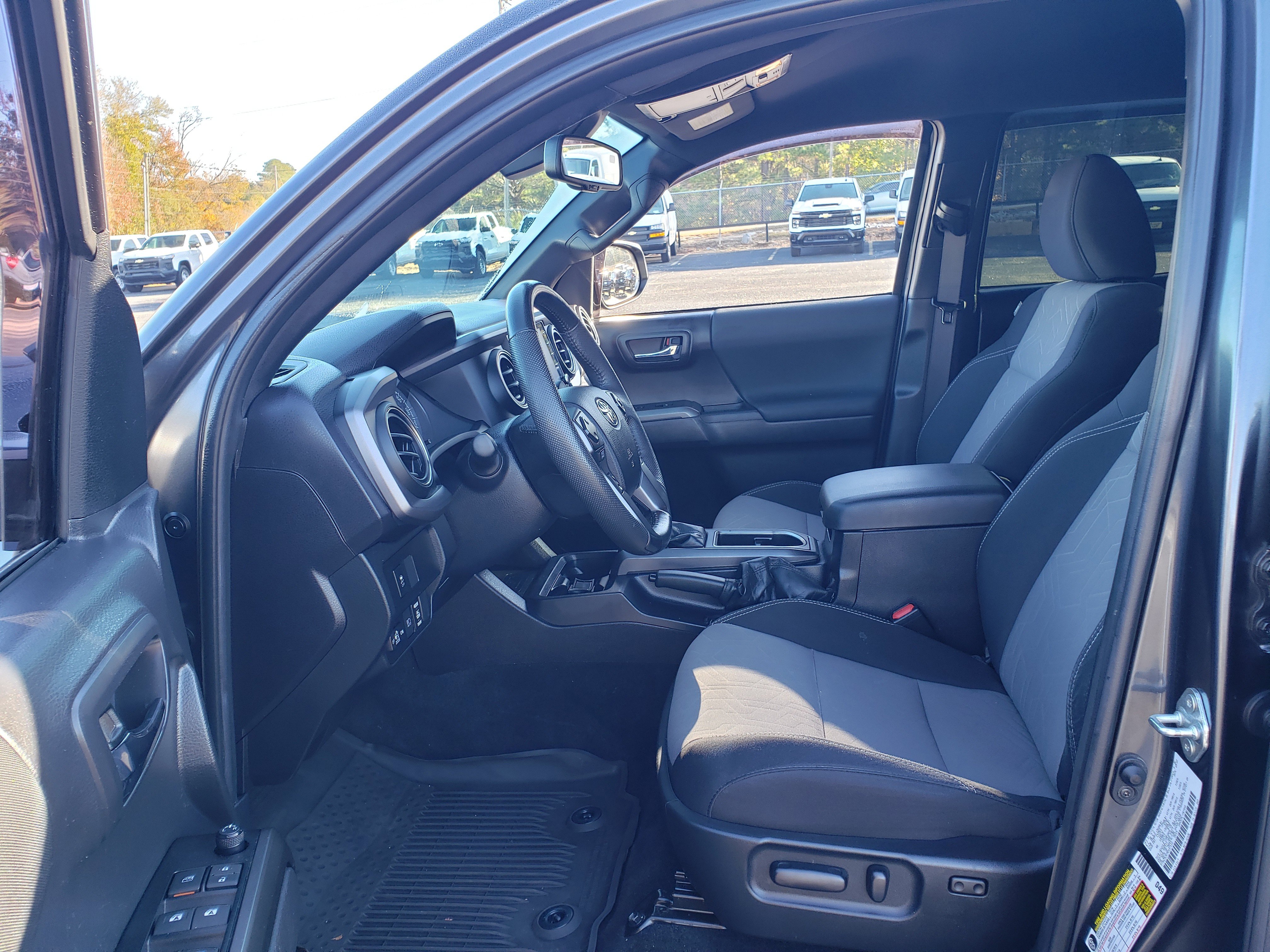 Used 2022 Toyota Tacoma TRD Off-Road w/ Technology Package image 30