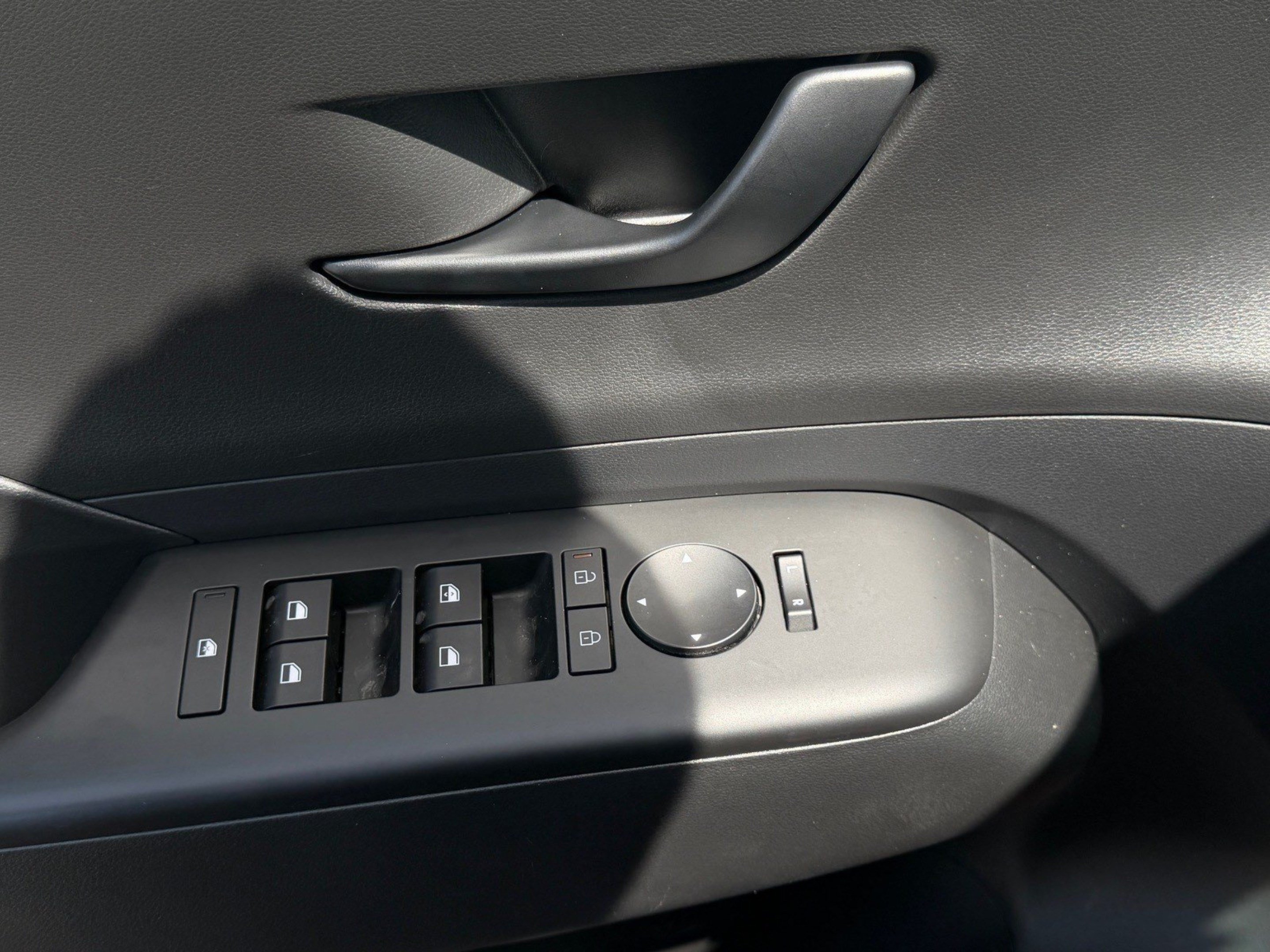 Used 2025 Hyundai Kona SEL FWD image 12