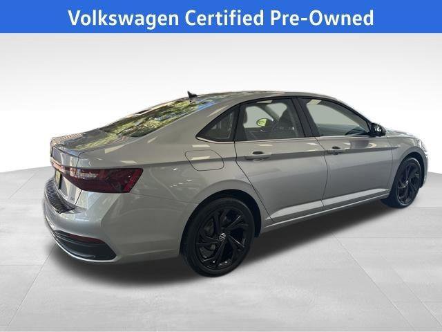 Used 2025 Volkswagen Jetta SE w/ Sunroof Package image 9