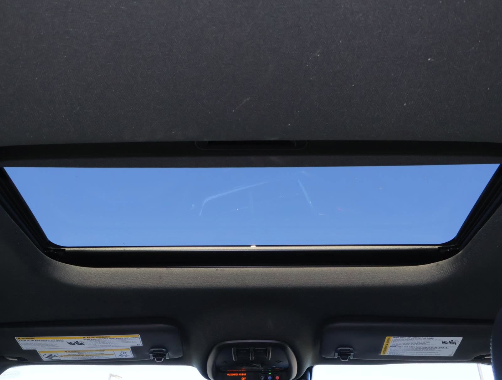 Used 2024 Chevrolet Trax RS w/ Sunroof Package image 12